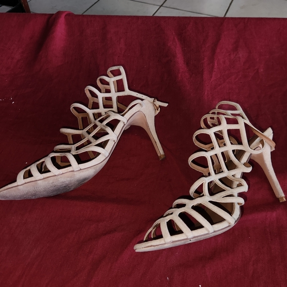 Sand colored high healed sandle - Picture 3 of 5